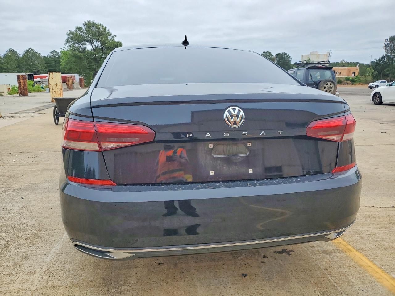 2021 VOLKSWAGEN PASSAT
