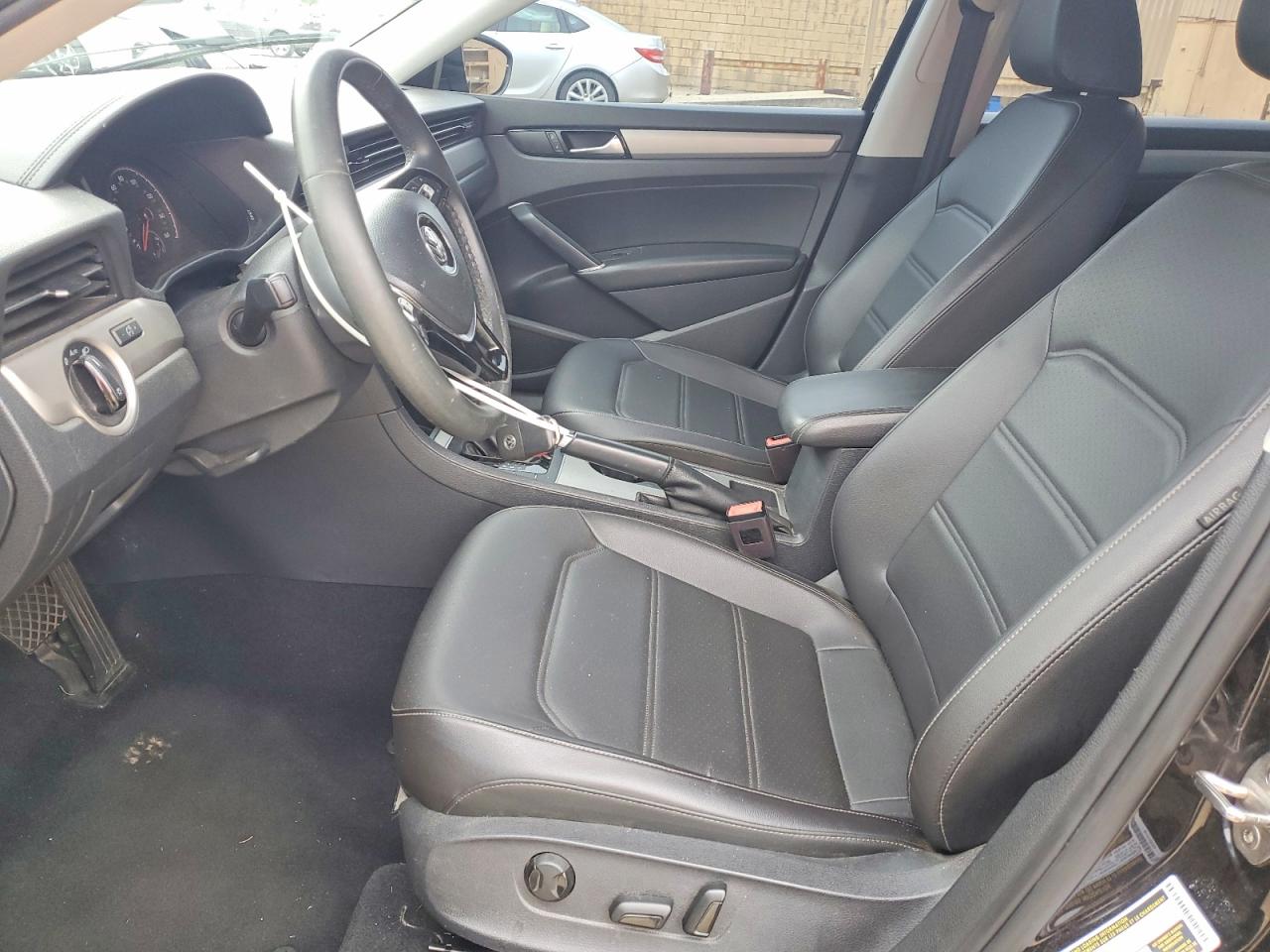 2021 VOLKSWAGEN PASSAT