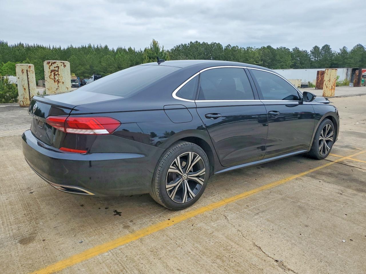 2021 VOLKSWAGEN PASSAT