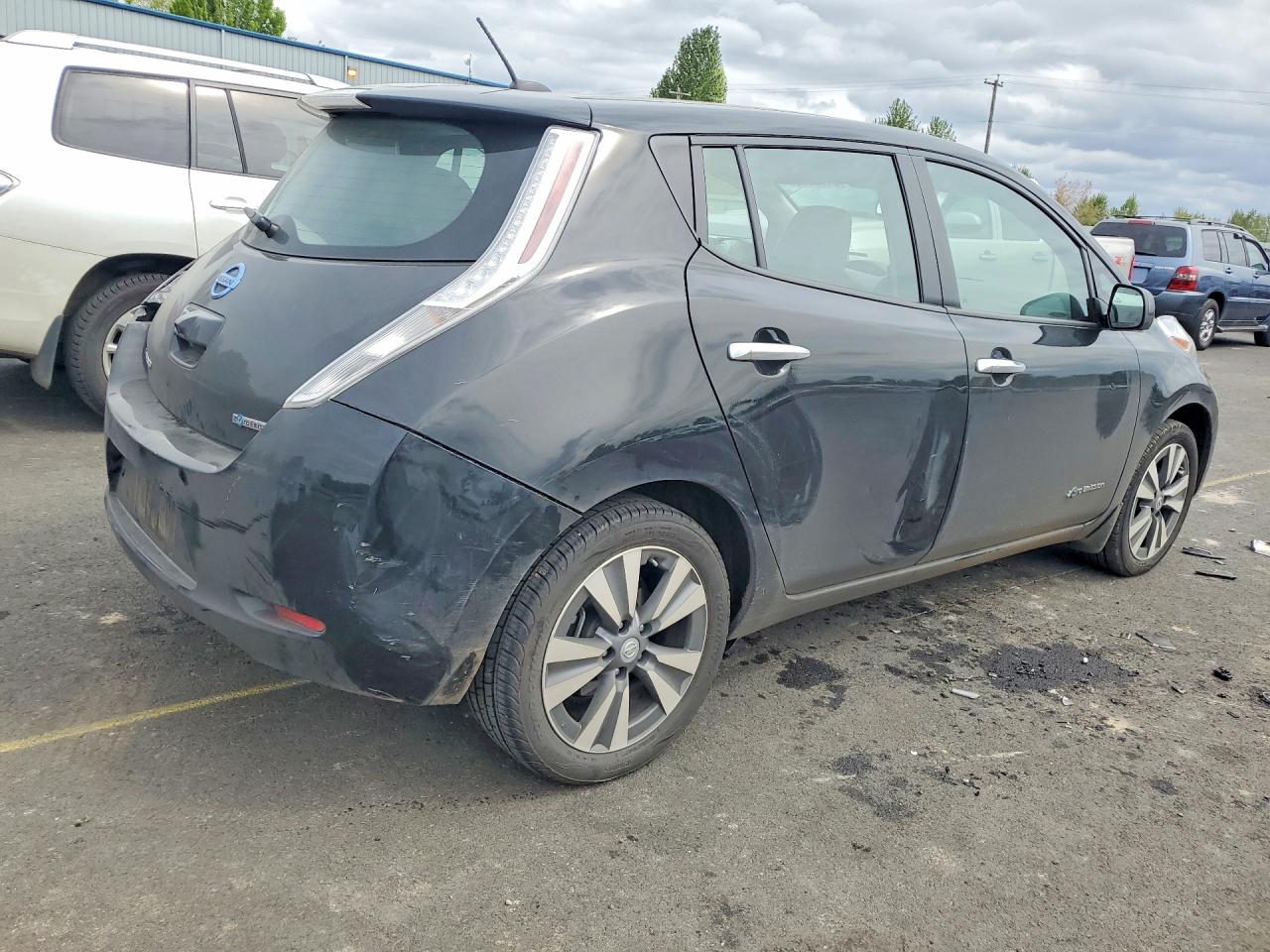 2015 NISSAN LEAF