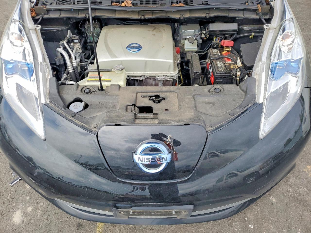 2015 NISSAN LEAF