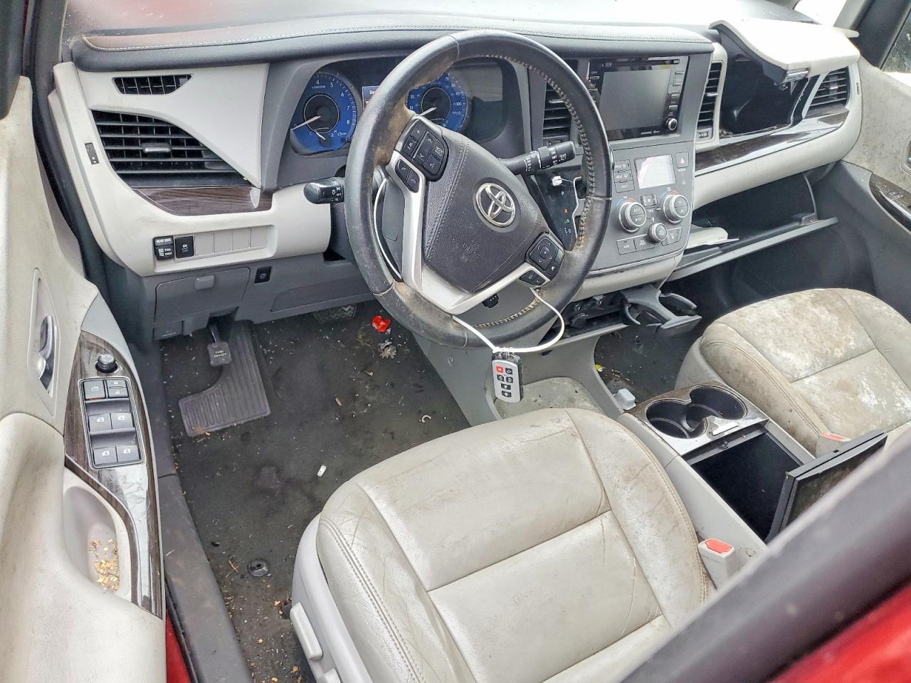 2019 TOYOTA SIENNA