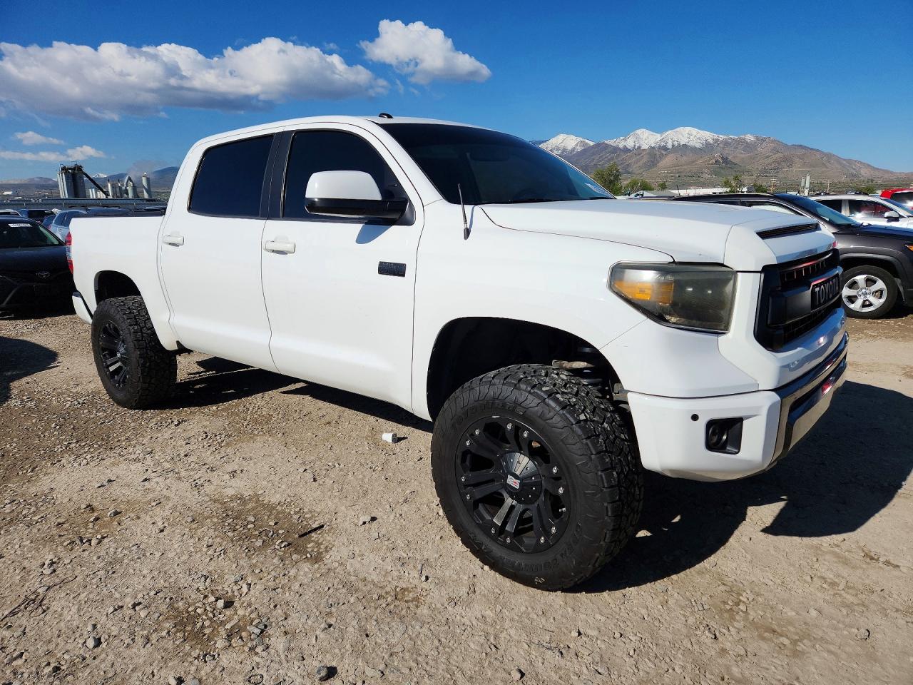 2017 TOYOTA TUNDRA