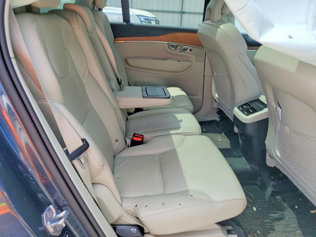 2021 VOLVO XC90