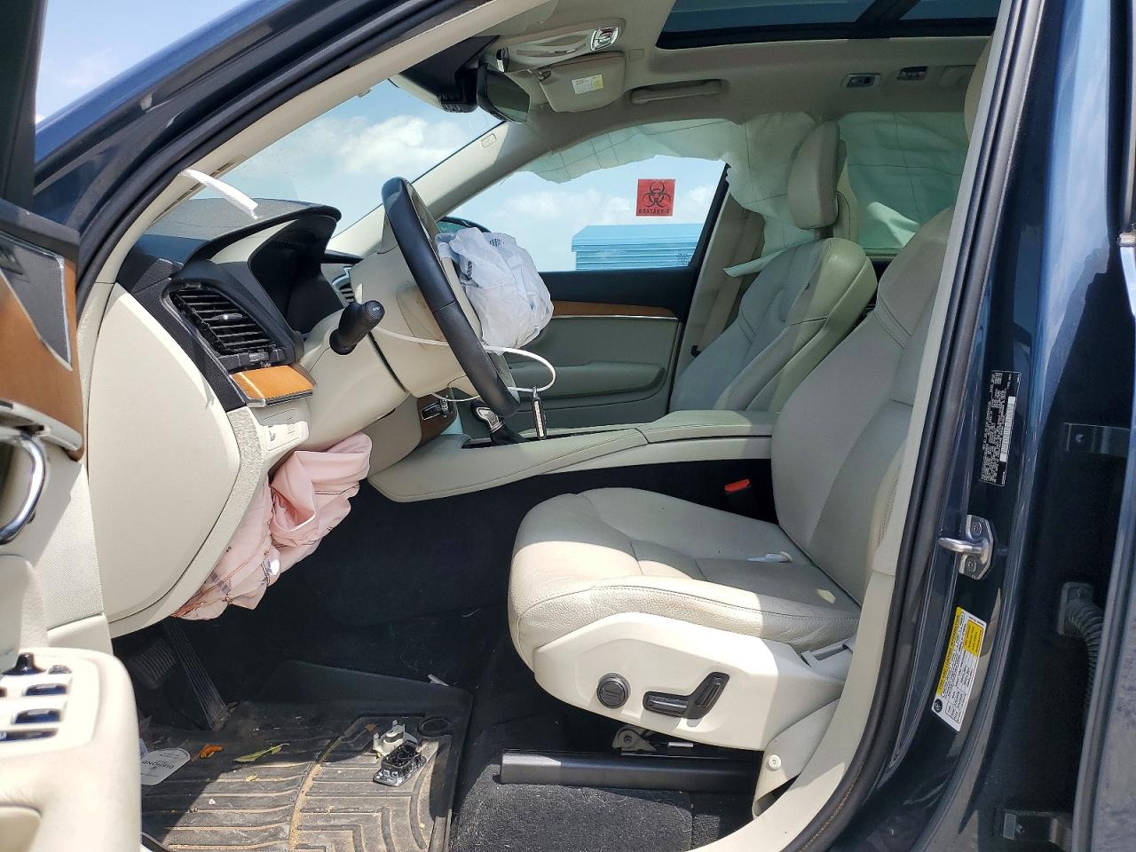 2021 VOLVO XC90
