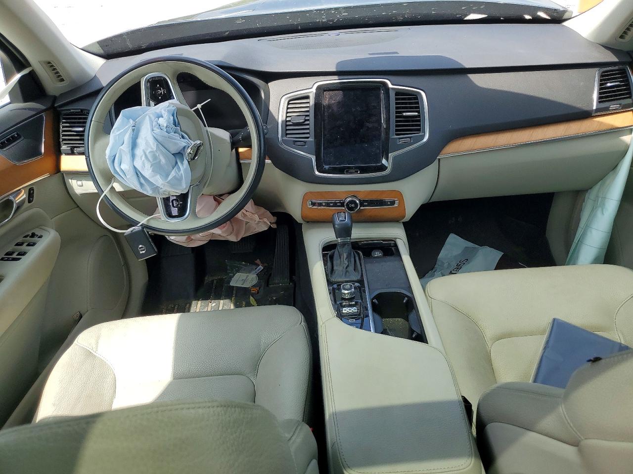 2021 VOLVO XC90