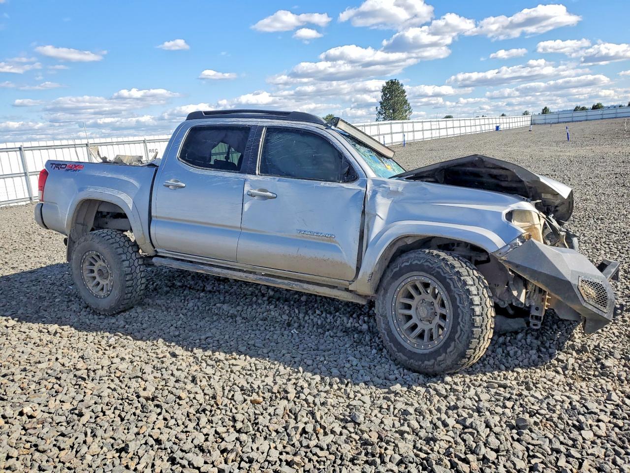2016 TOYOTA TACOMA