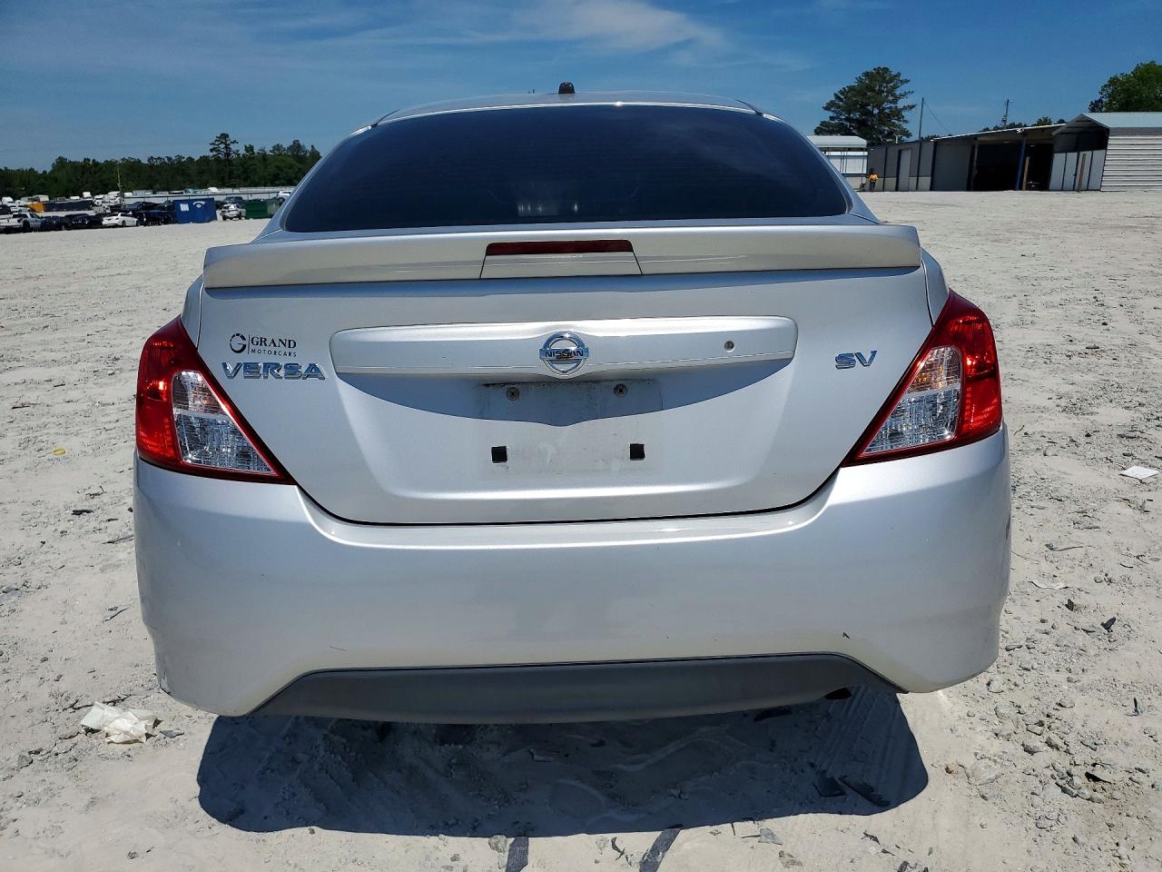 2017 NISSAN VERSA