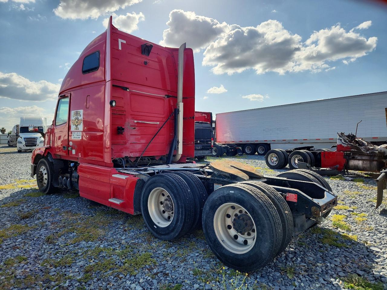 2015 VOLVO VN