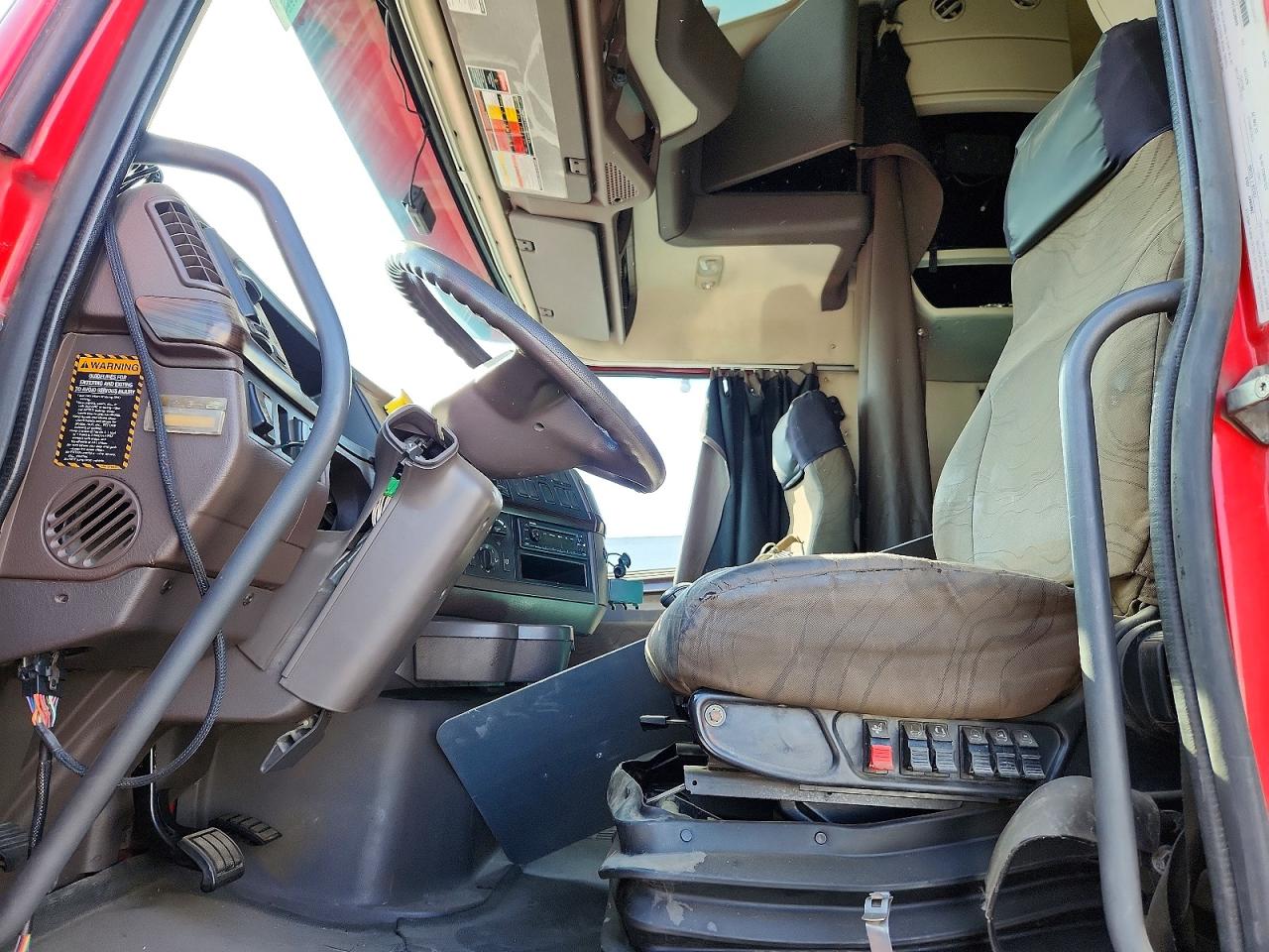 2015 VOLVO VN