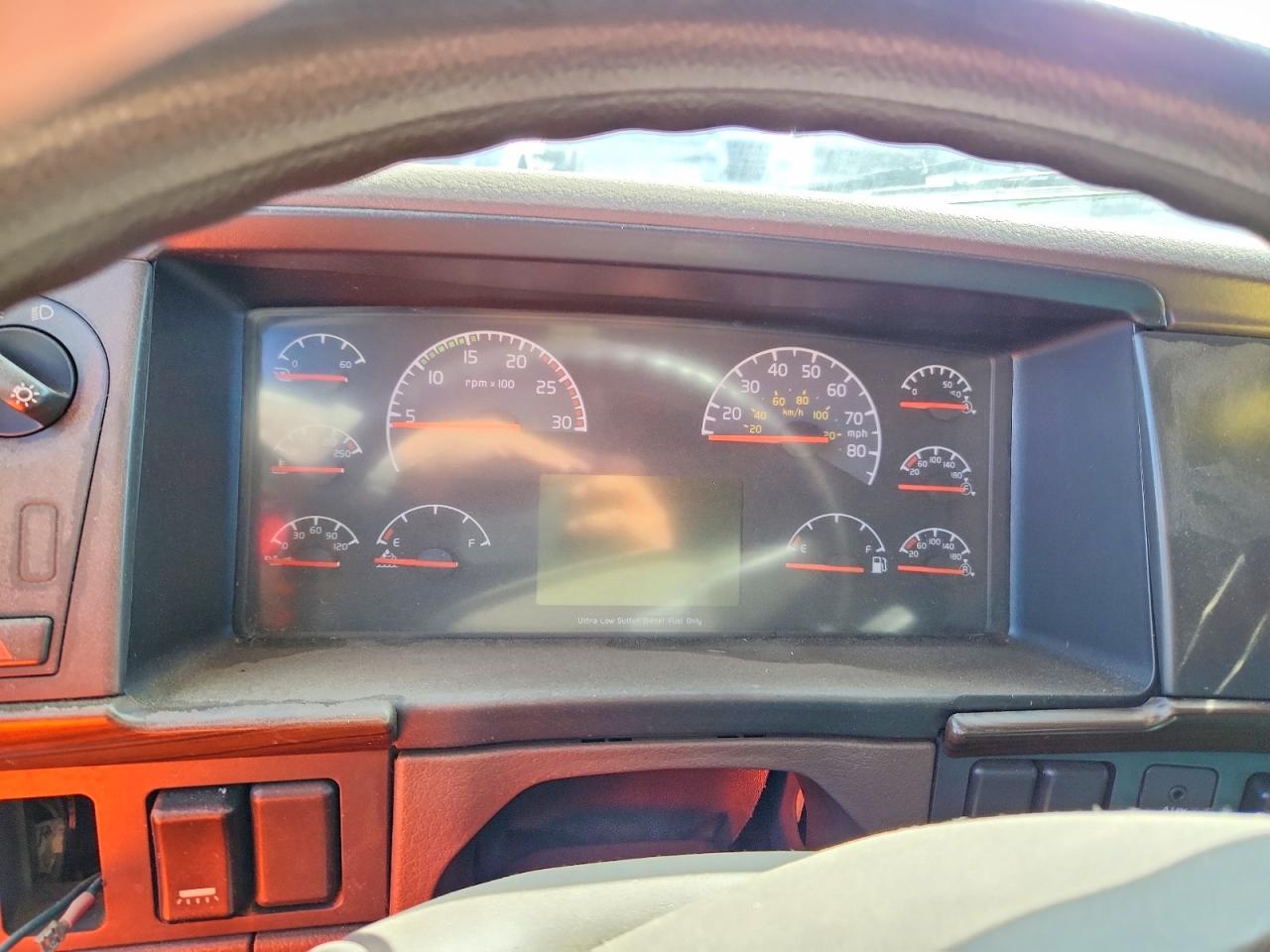 2015 VOLVO VN