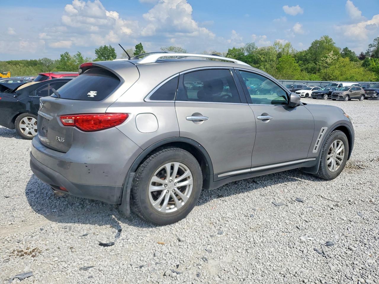 2010 INFINITI FX35
