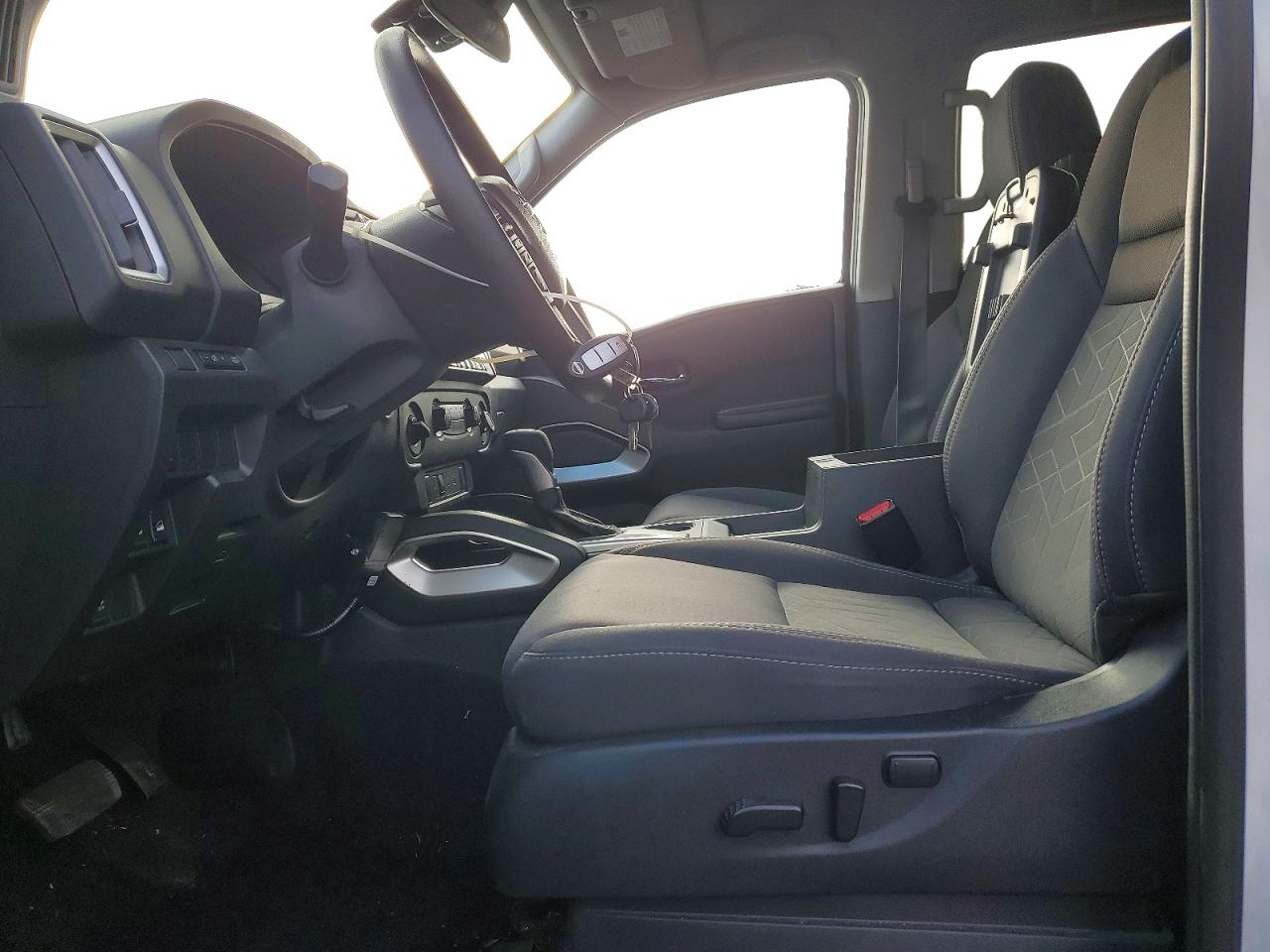 2025 NISSAN FRONTIER
