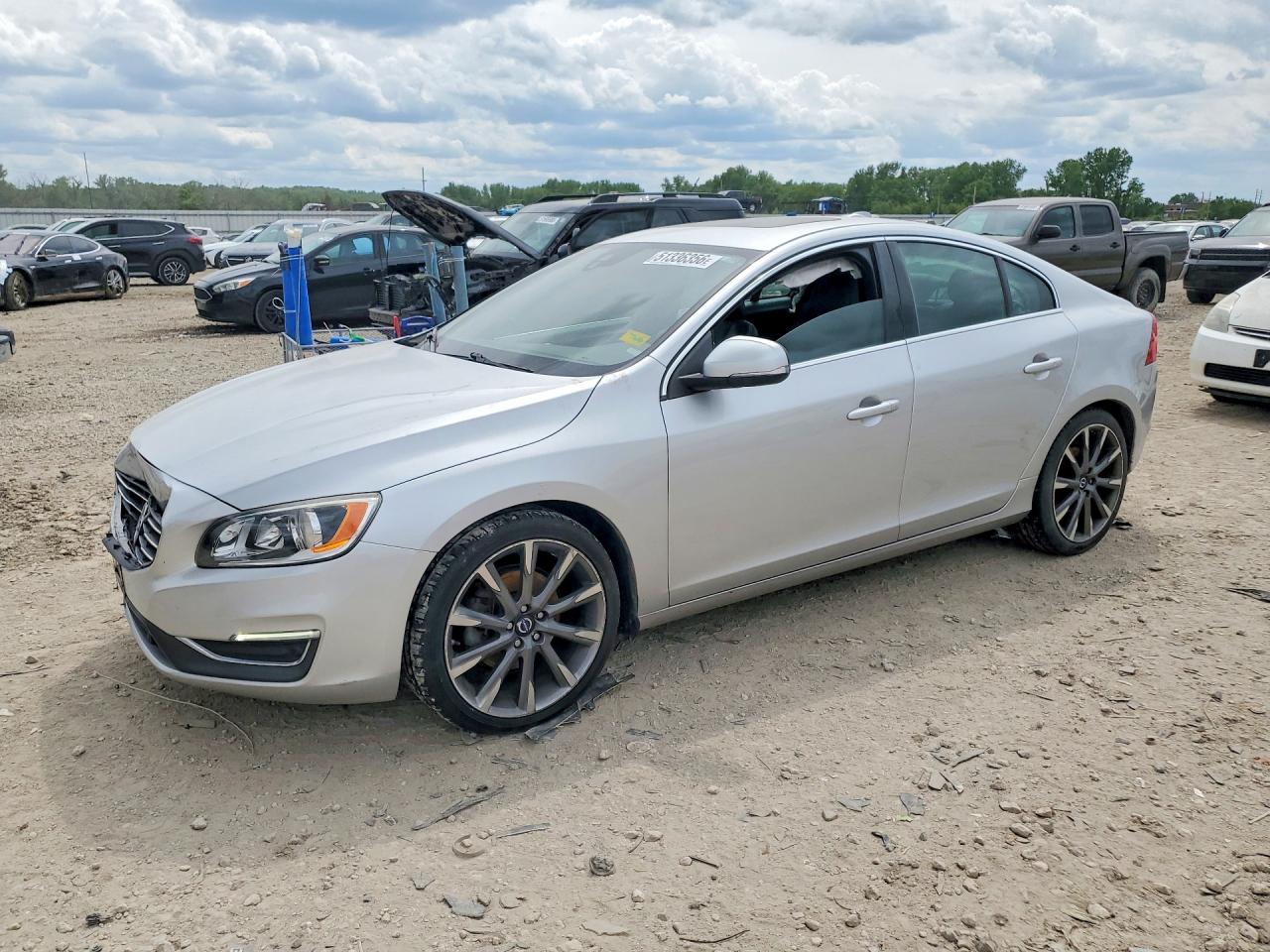 2015 VOLVO S60