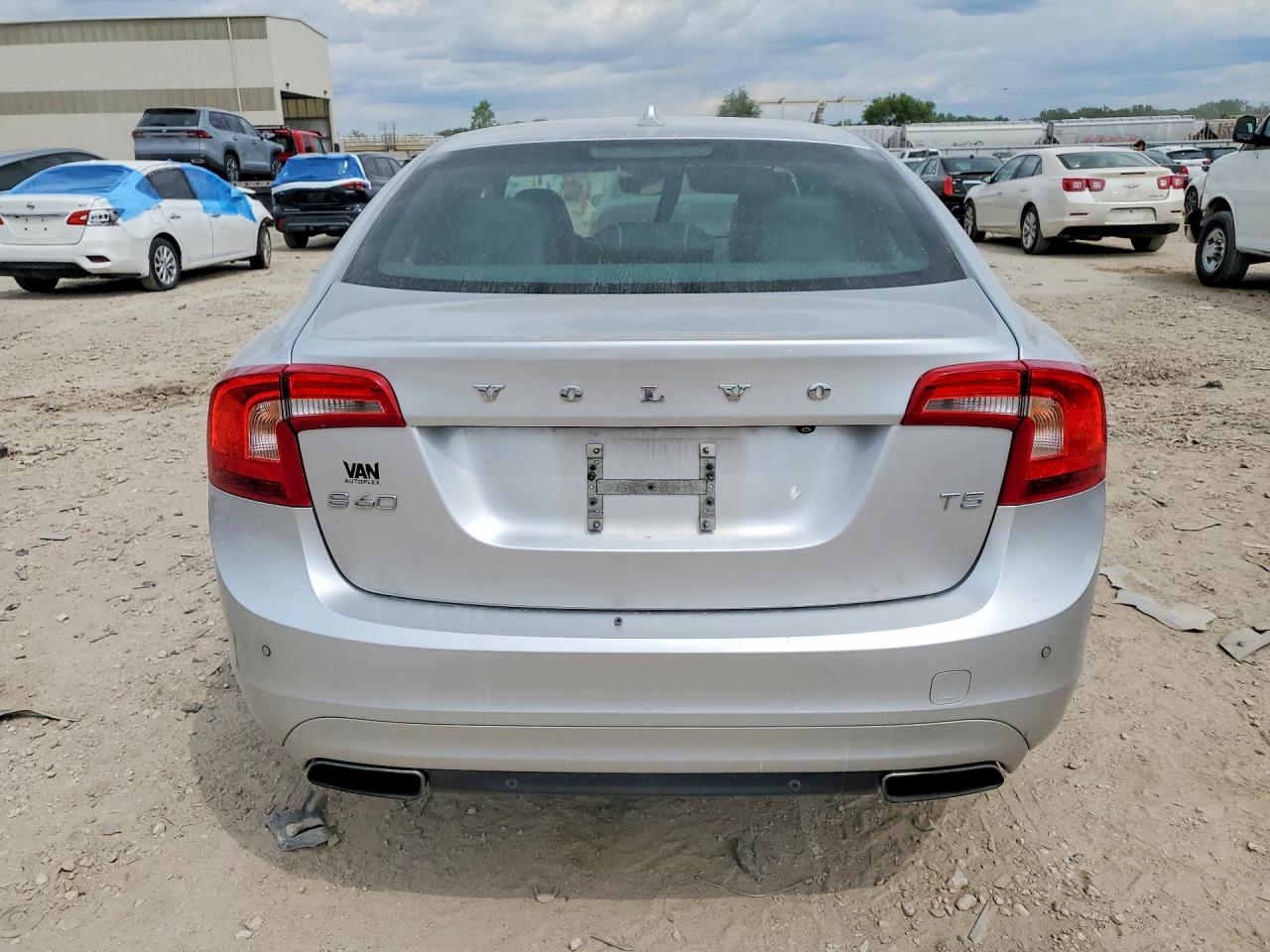 2015 VOLVO S60
