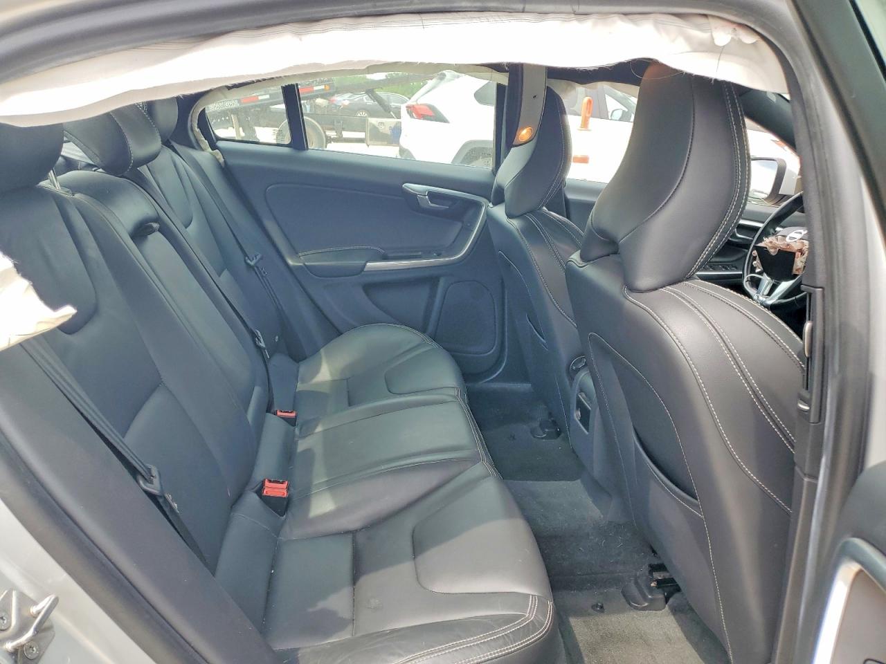 2015 VOLVO S60