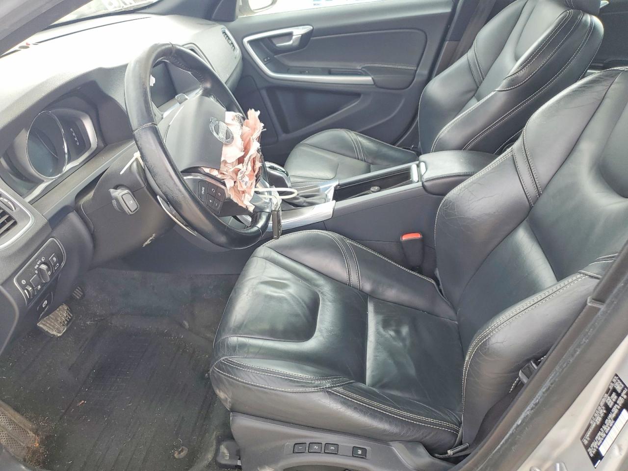 2015 VOLVO S60