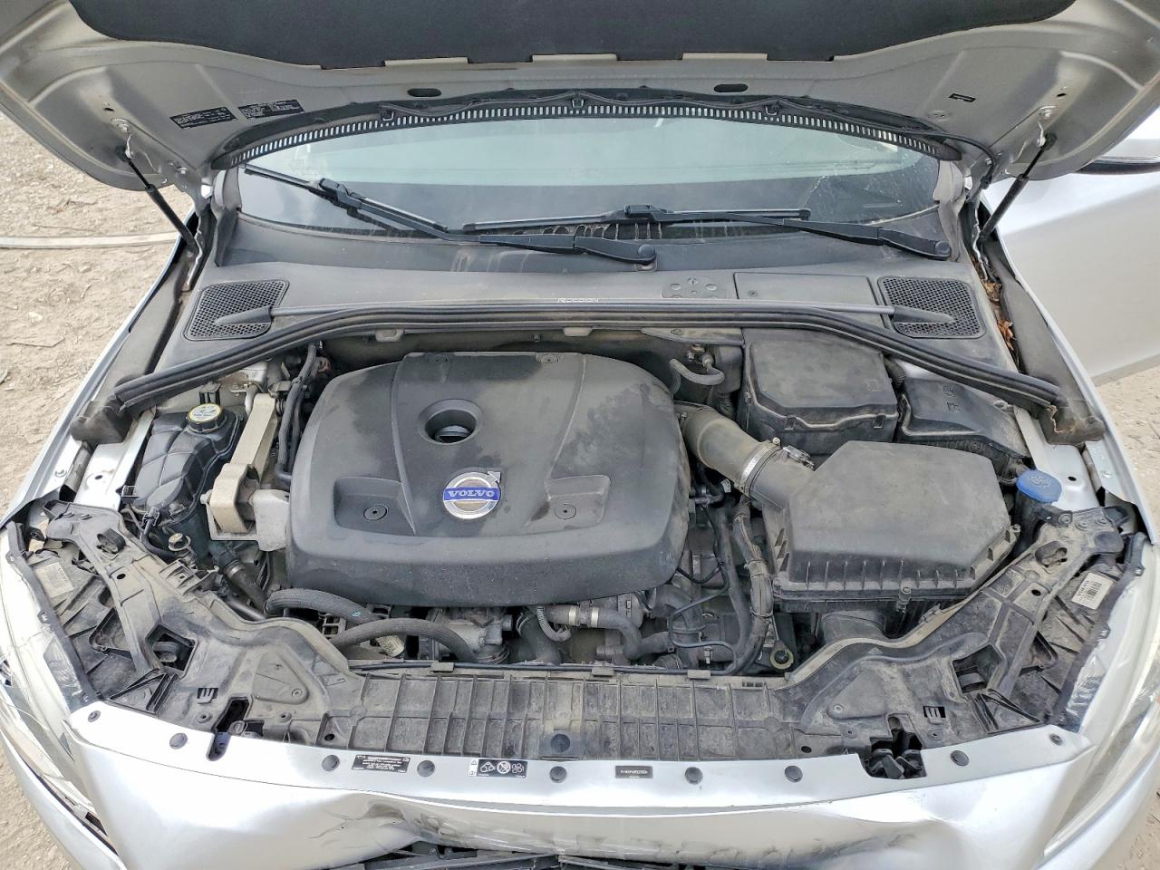 2015 VOLVO S60