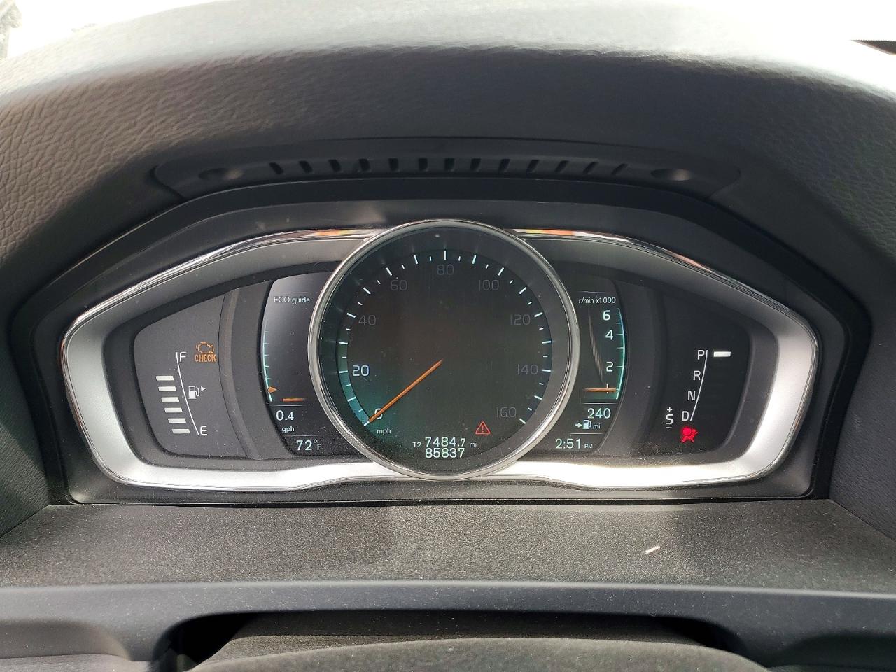 2015 VOLVO S60
