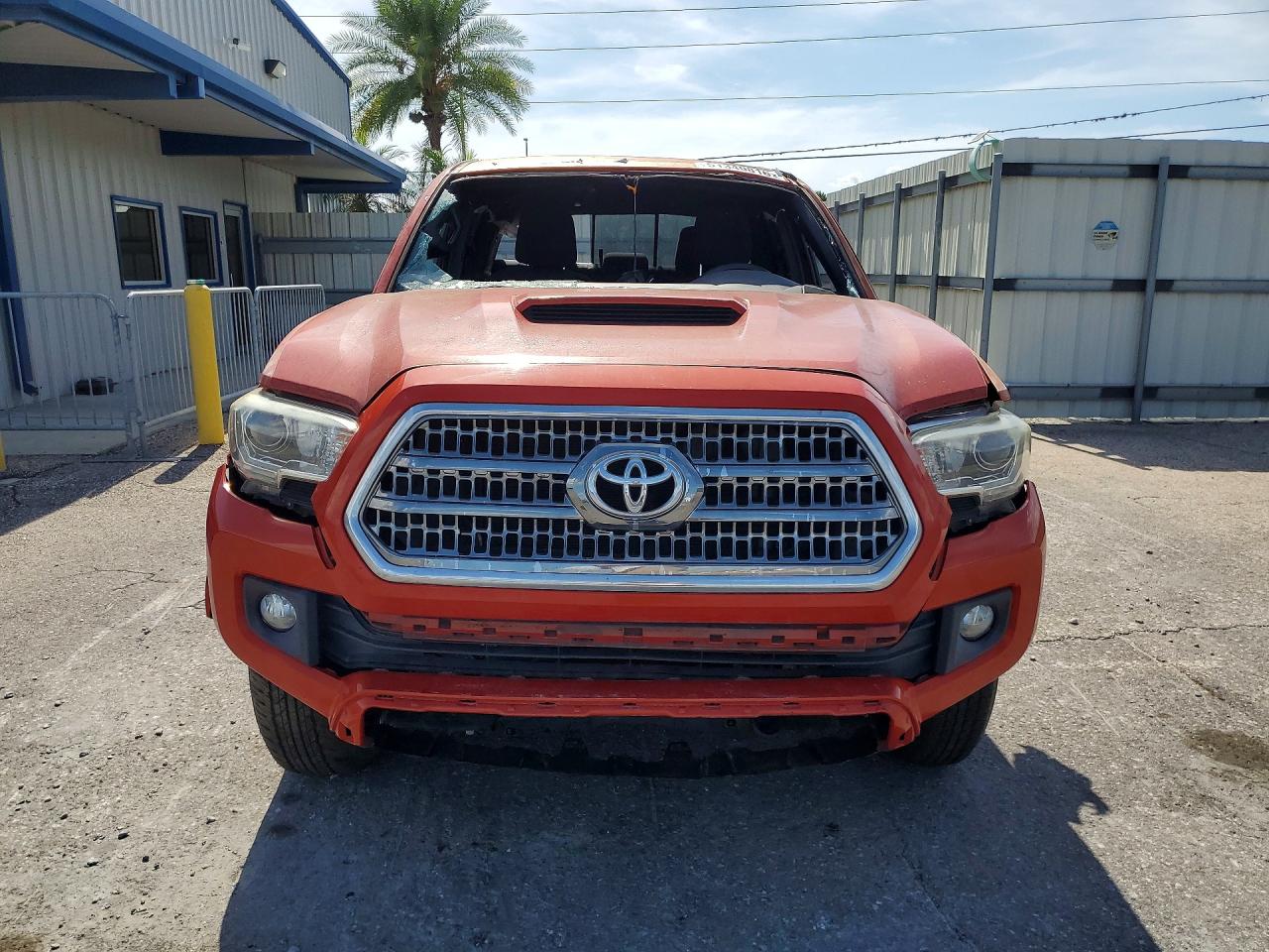 2017 TOYOTA TACOMA