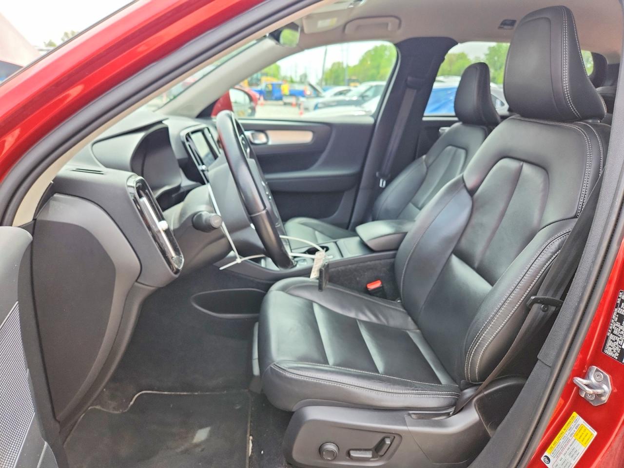 2019 VOLVO XC40