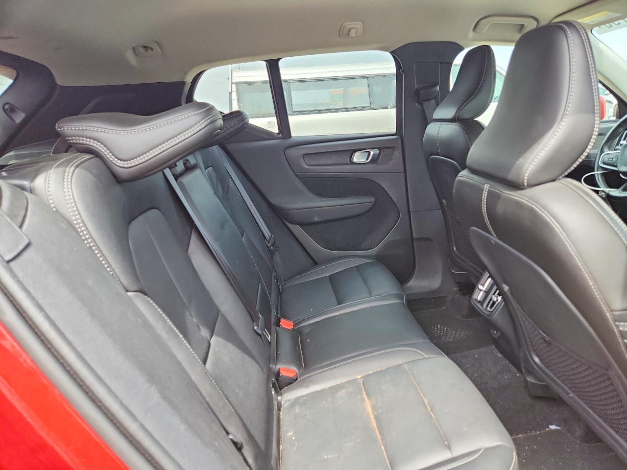 2019 VOLVO XC40