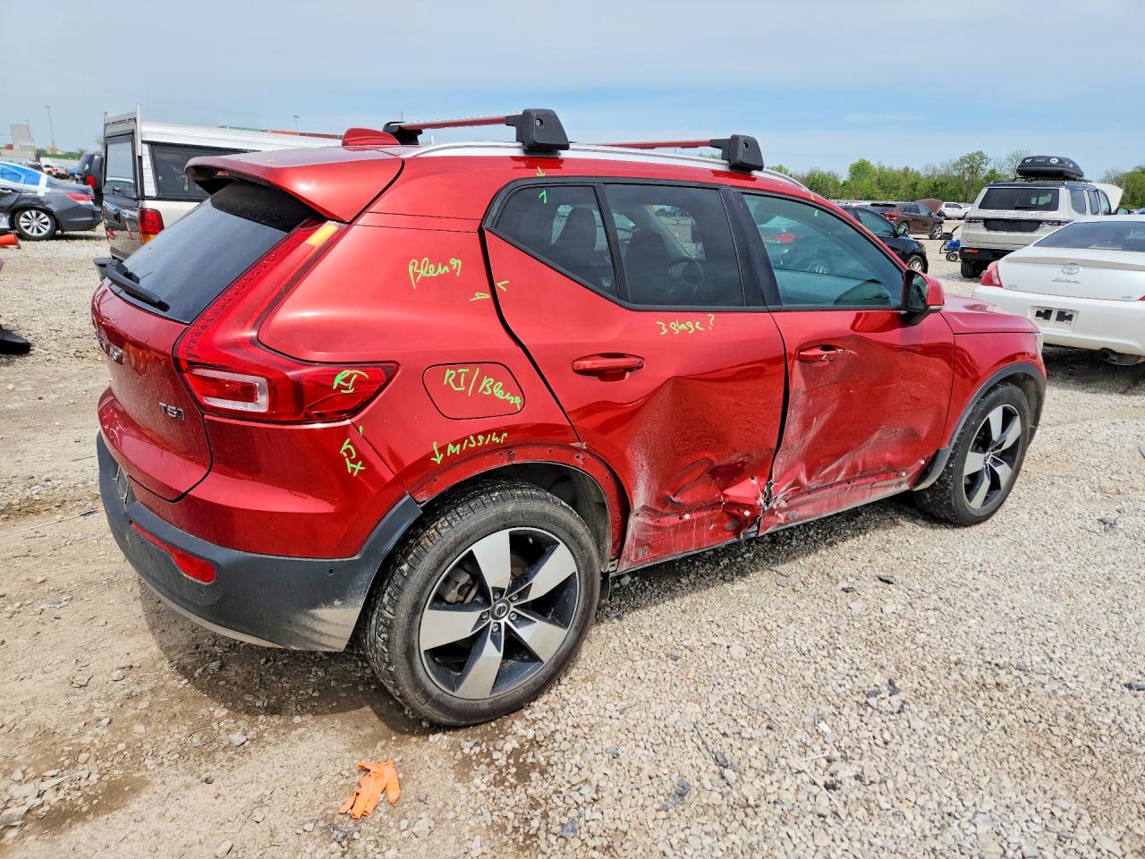 2019 VOLVO XC40