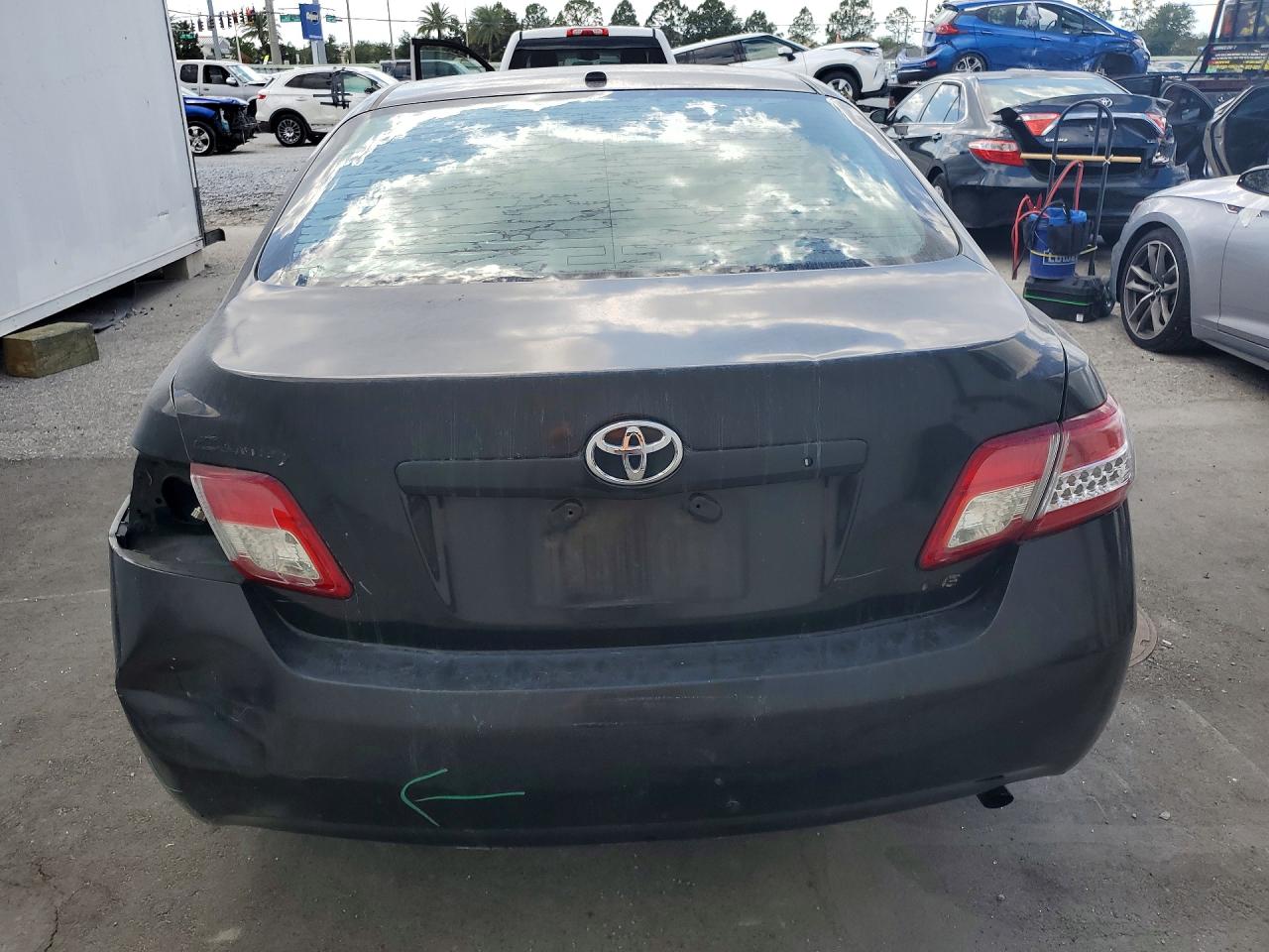 2011 TOYOTA CAMRY