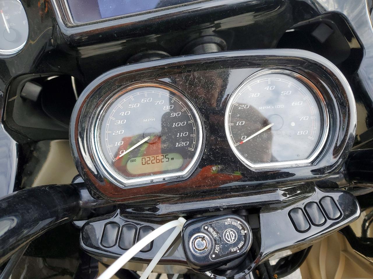 2020 HARLEY DAVIDSON FL
