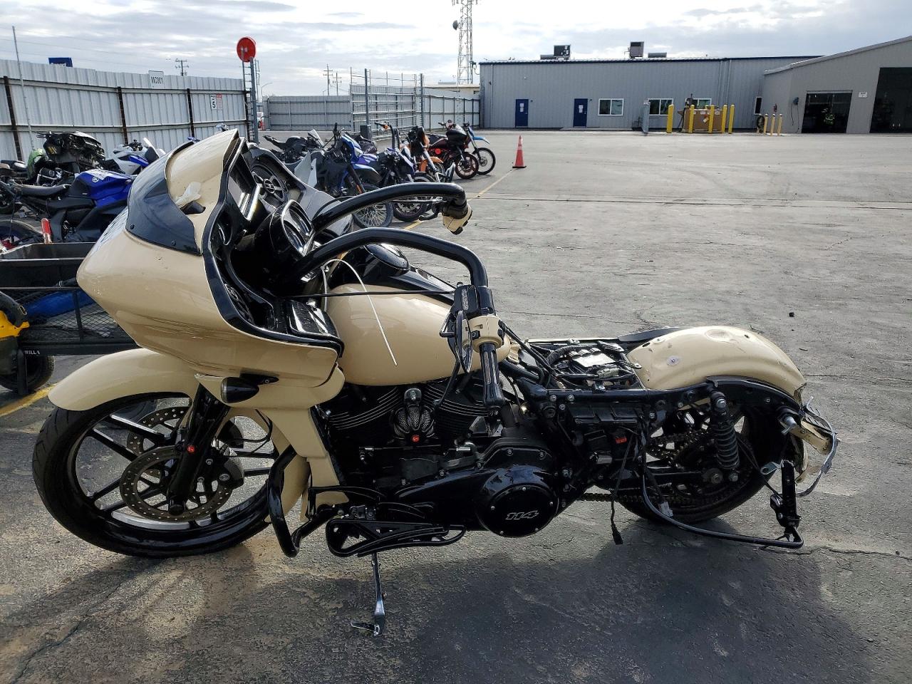2020 HARLEY DAVIDSON FL
