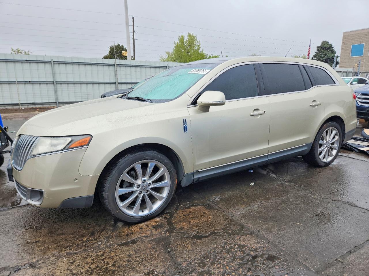 2011 LINCOLN MKT