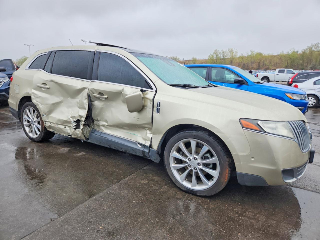 2011 LINCOLN MKT