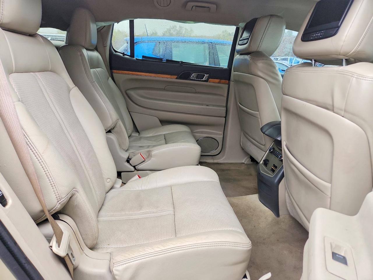 2011 LINCOLN MKT