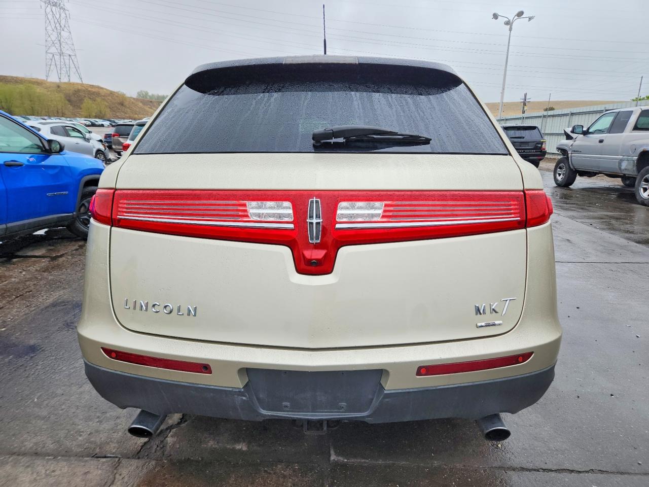 2011 LINCOLN MKT