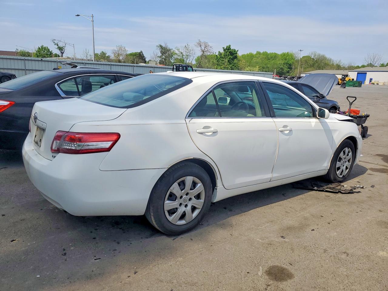 2011 TOYOTA CAMRY