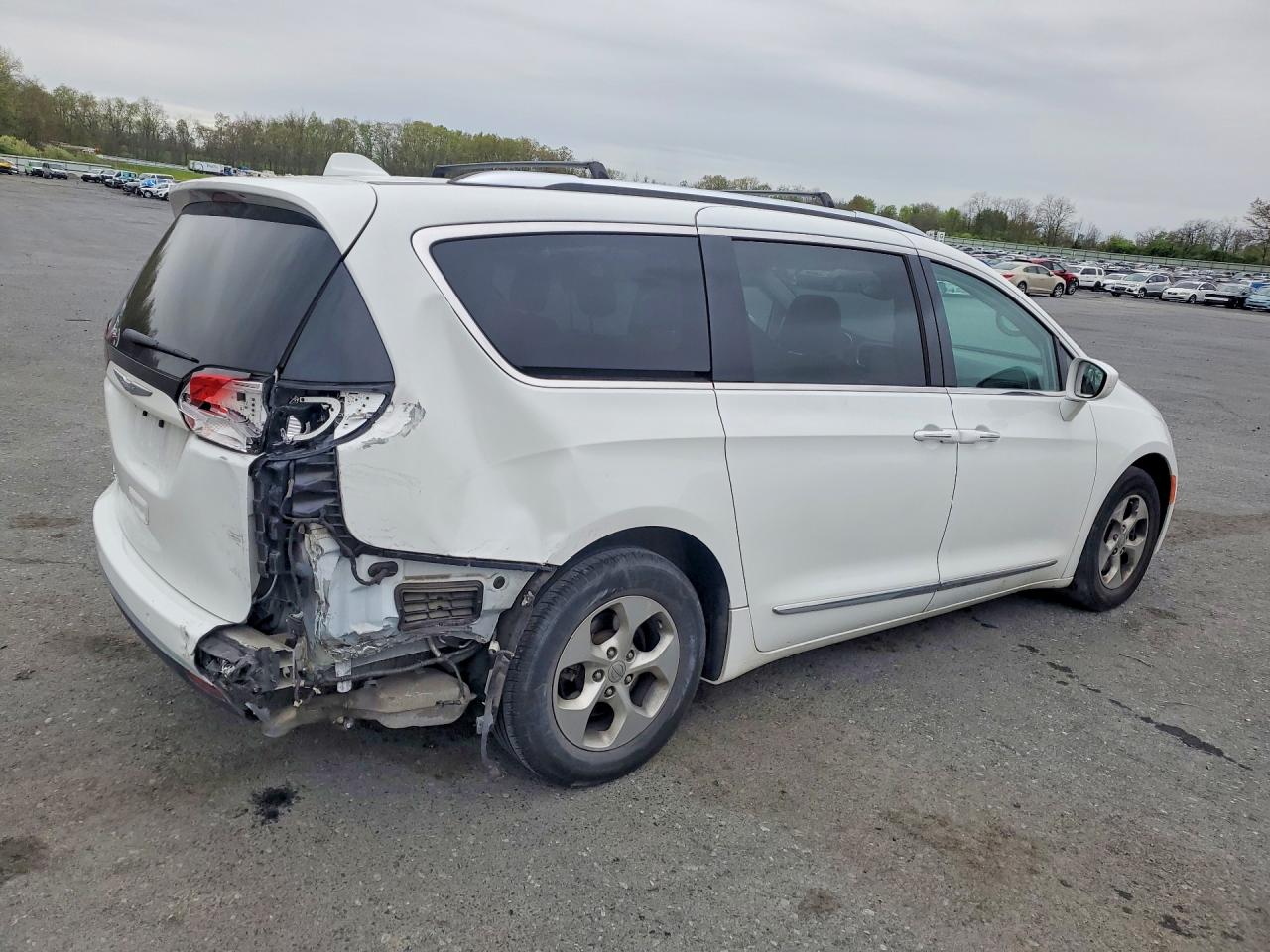 2017 CHRYSLER PACIFICA