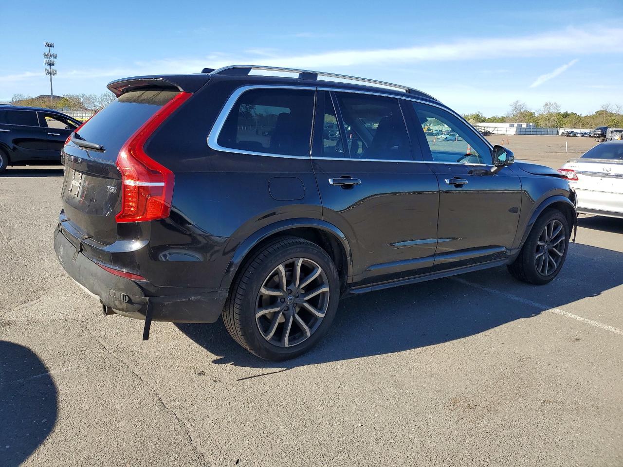 2019 VOLVO XC90