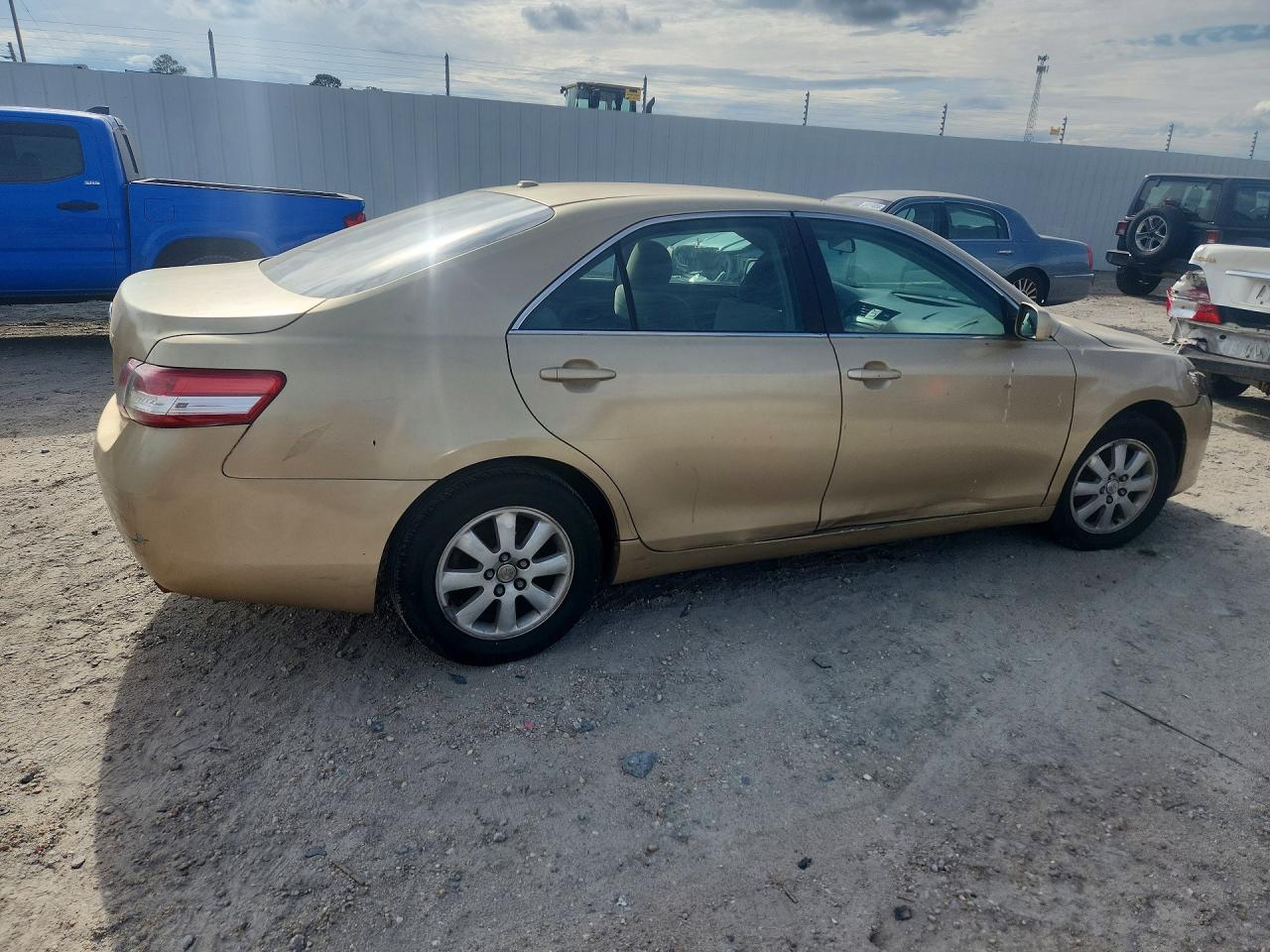 2011 TOYOTA CAMRY