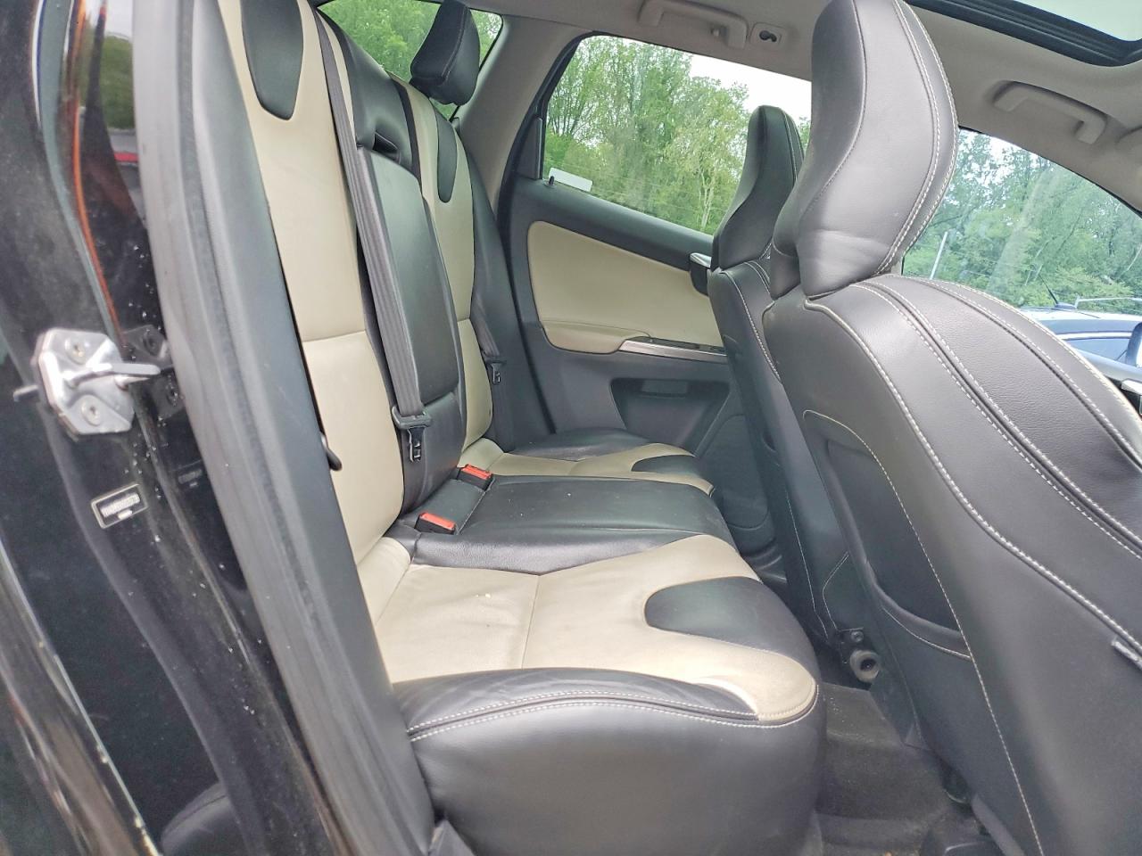 2017 VOLVO XC60