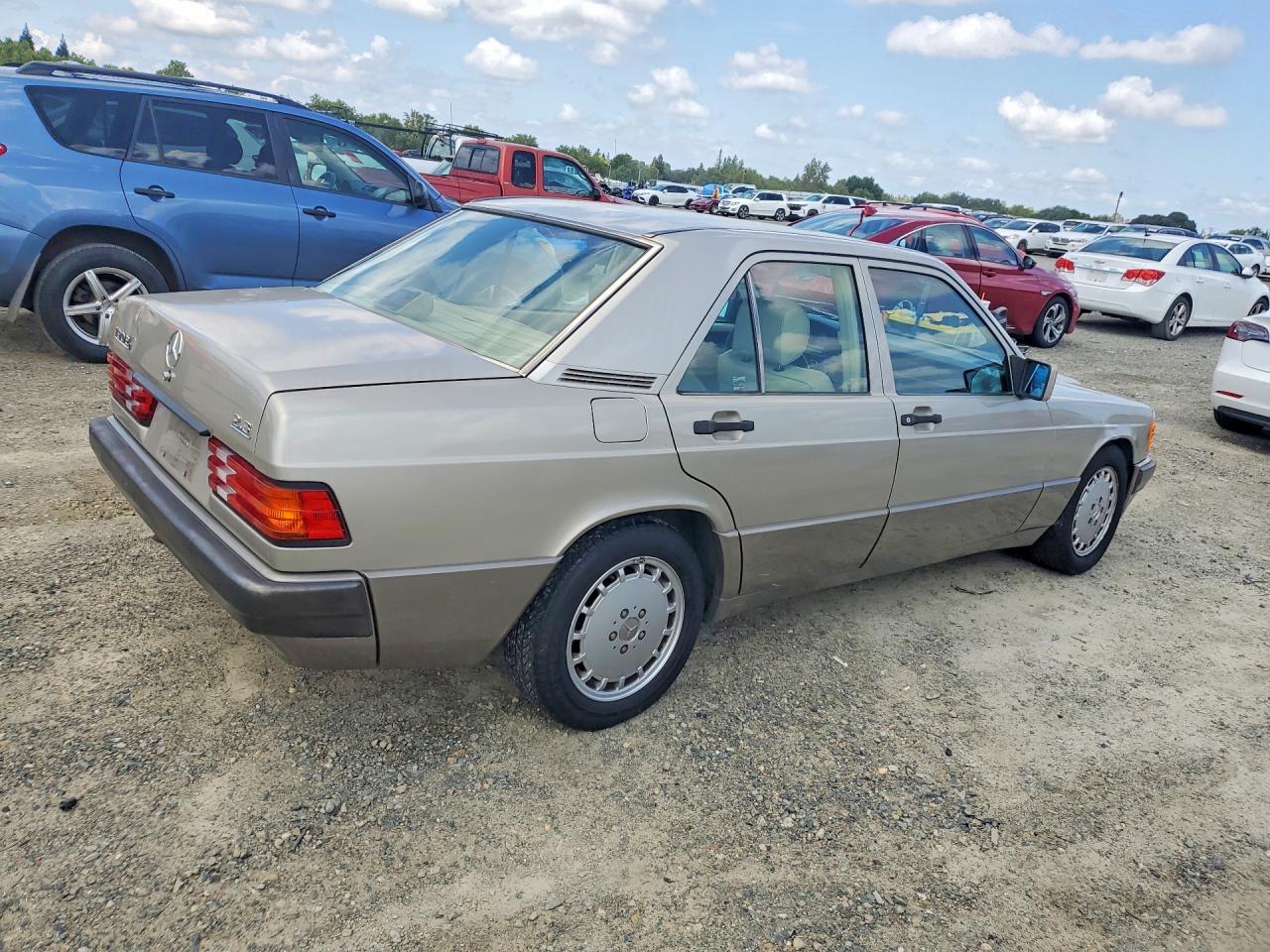 1993 MERCEDES-BENZ 190-CLASS