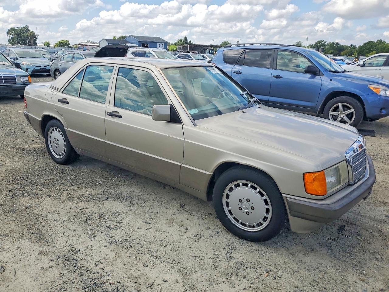 1993 MERCEDES-BENZ 190-CLASS
