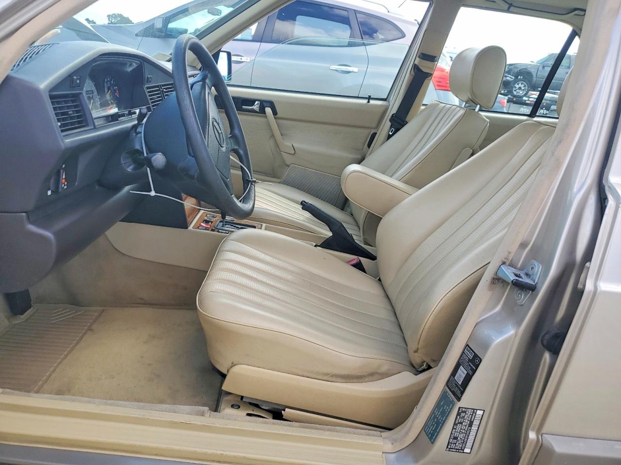 1993 MERCEDES-BENZ 190-CLASS