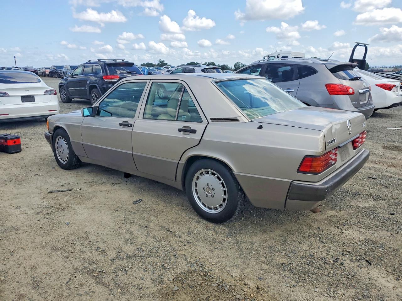 1993 MERCEDES-BENZ 190-CLASS