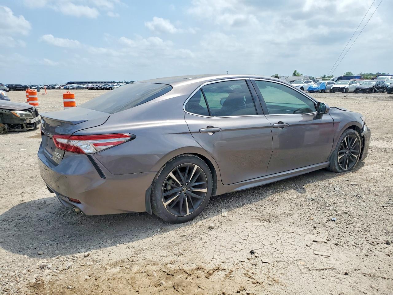 2018 TOYOTA CAMRY