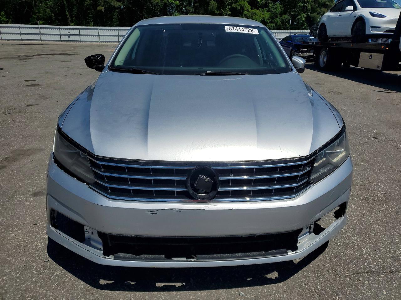 2017 VOLKSWAGEN PASSAT