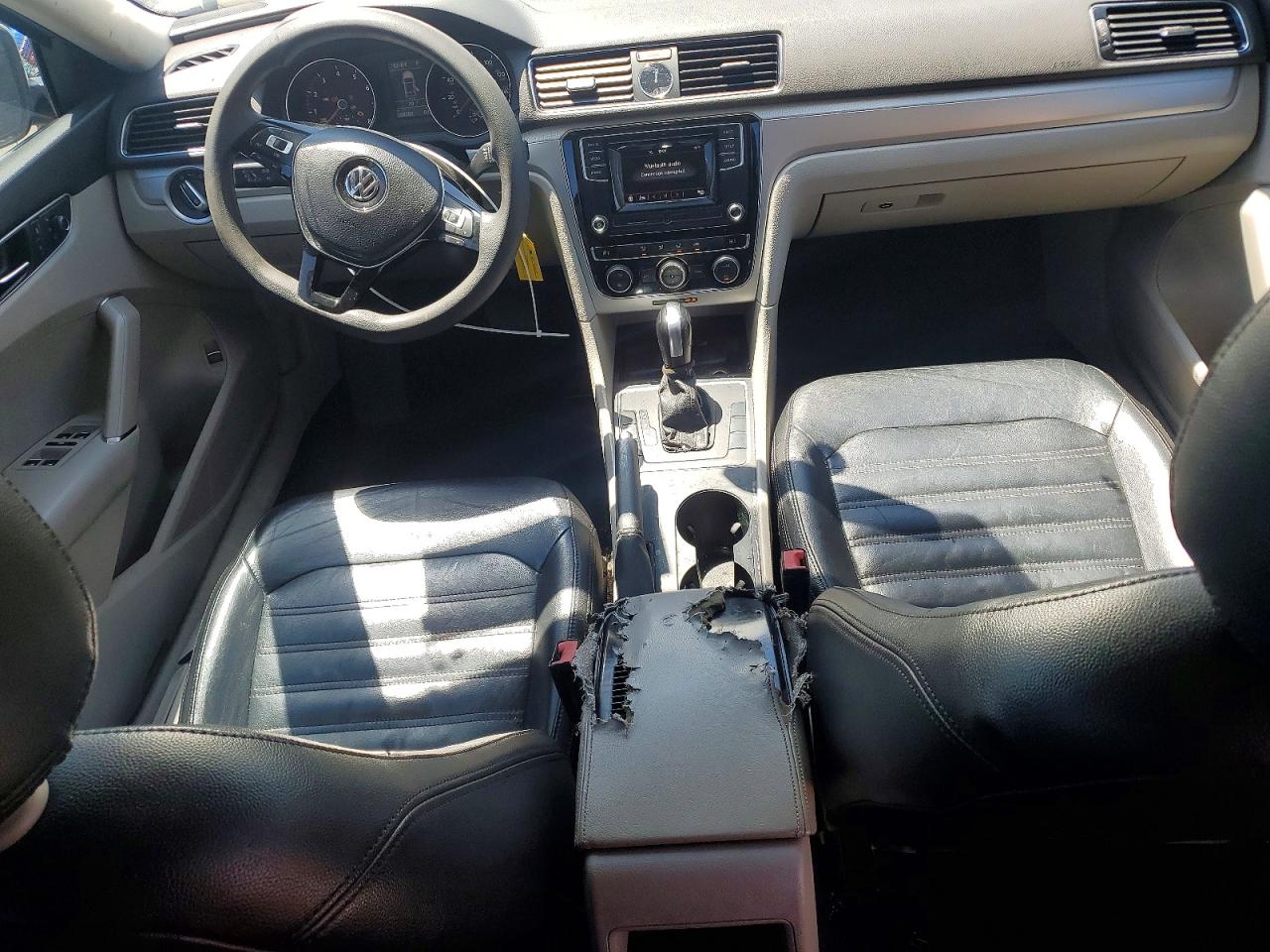 2017 VOLKSWAGEN PASSAT