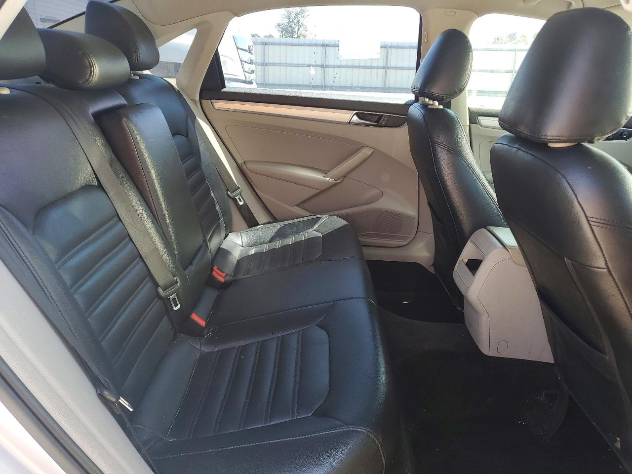 2017 VOLKSWAGEN PASSAT