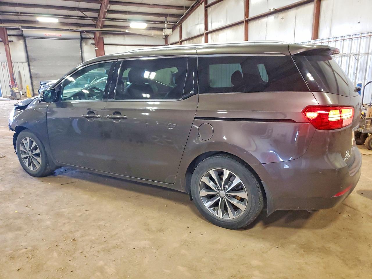 2016 KIA SEDONA