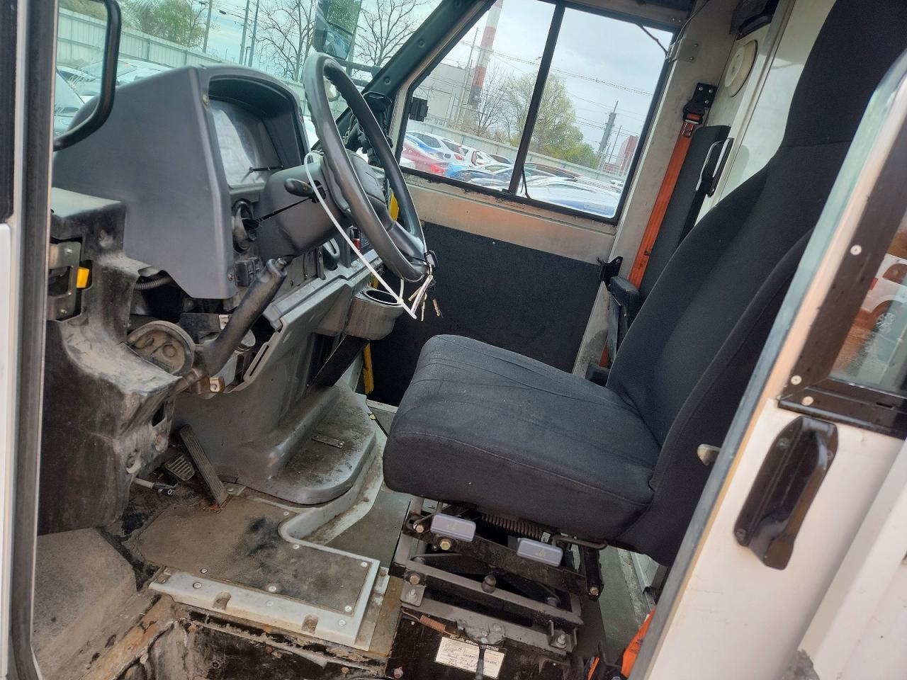2018 ISUZU NPR