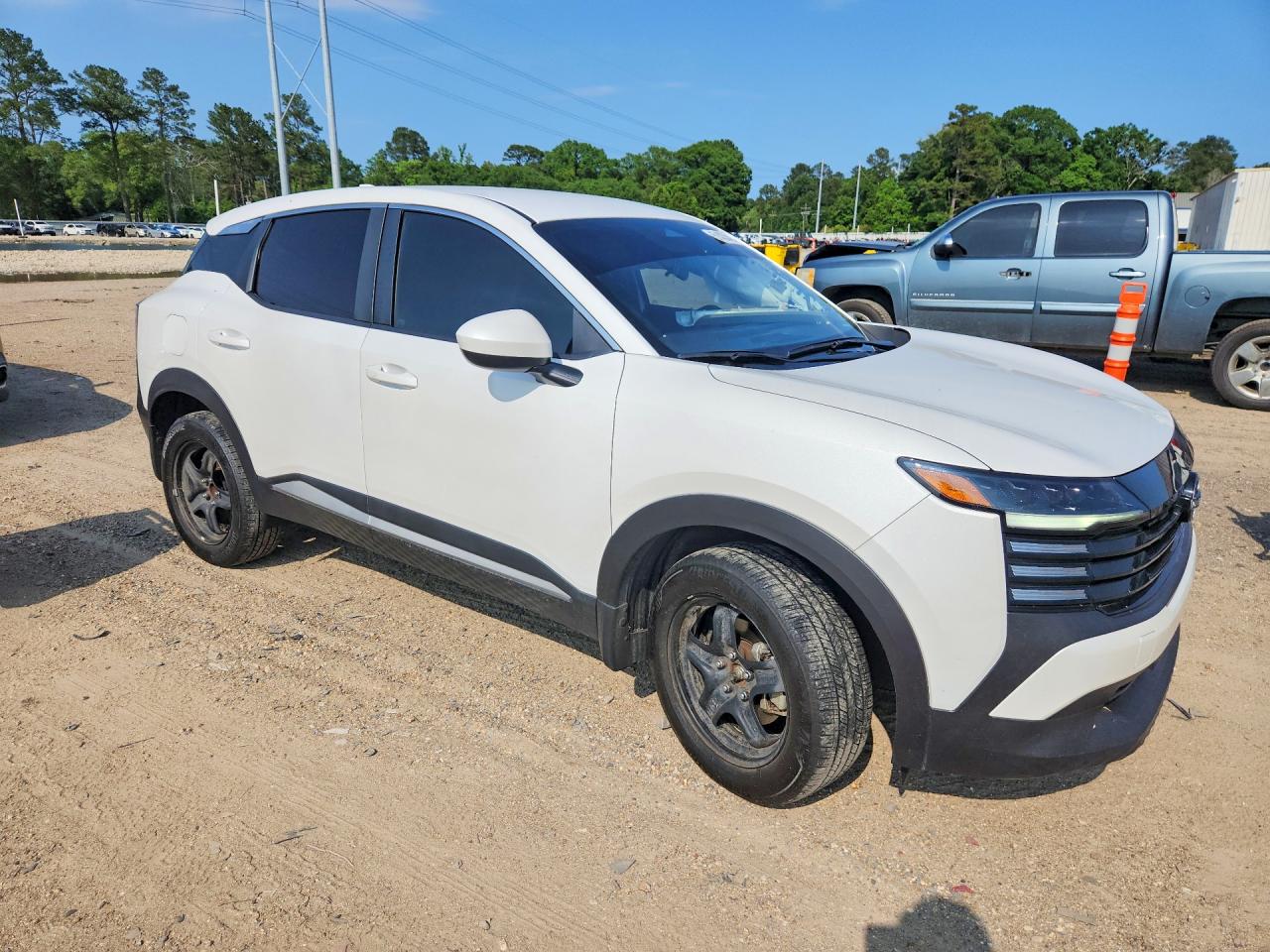 2025 NISSAN KICKS